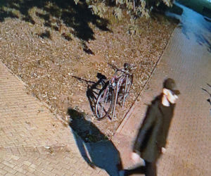 Kim jest mężczyzna ze zdjęcia? Może mieć związek z atakiem w Warszawie