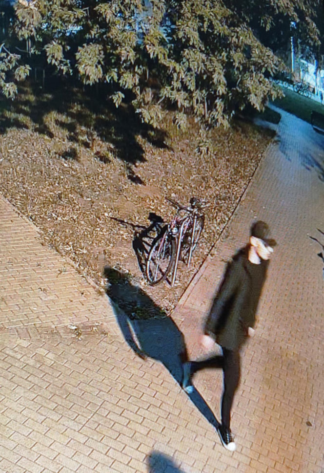 Kim jest mężczyzna ze zdjęcia? Może mieć związek z atakiem w Warszawie