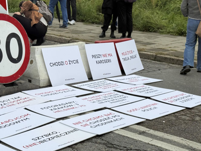 "Cichy marsz" w Krakowie po tragicznym wypadku. Zginęło młode małżeństwo