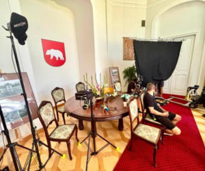 Ranczo. Ekipa filmowa pojawiła się w Pałacu Potockich. Nowe zdjęcia z planu zdradzają fabułę