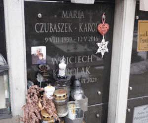 Nagrobek Marii Czubaszek i Wojciecha Karolaka