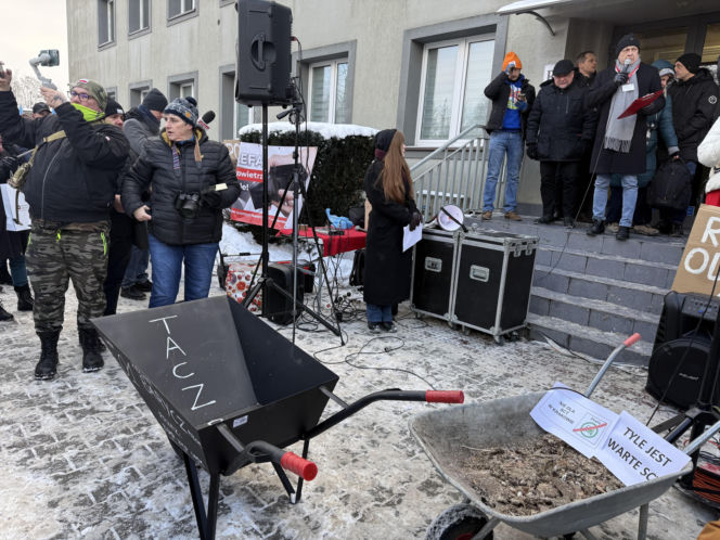 Protest przeciw Stefie Czystego Transportu w Krakowie
