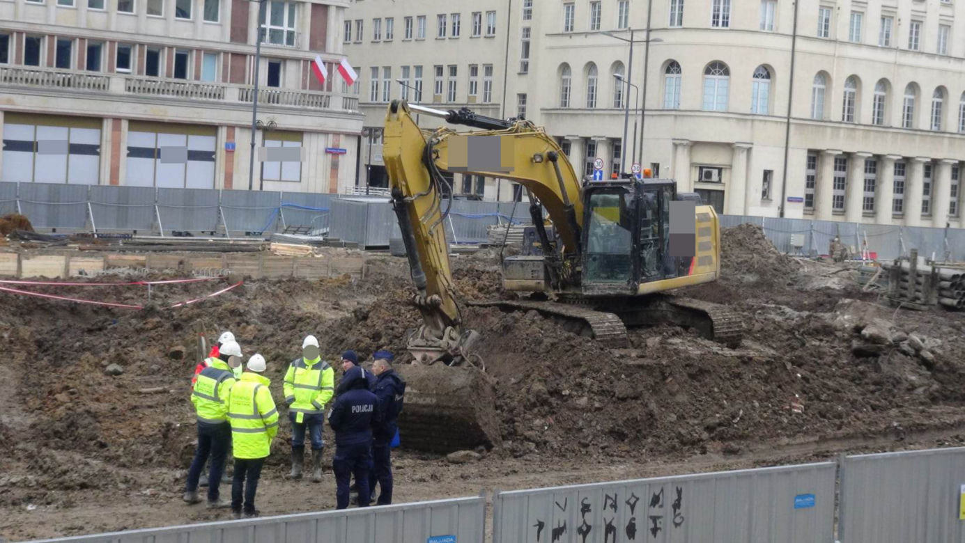 Pilna akcja na pl. Powstańców Warszawy! Niewybuch pod siedzibą telewizji!