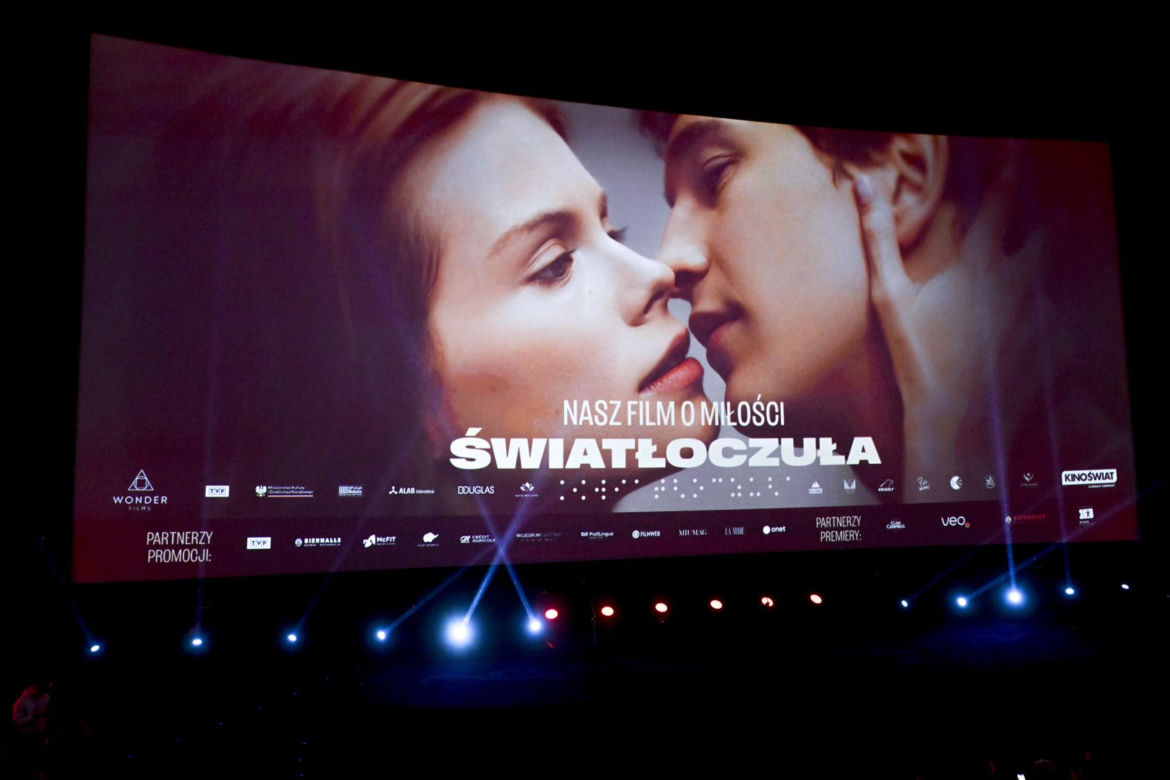 Rozbicki w mokasynach, Szczawińska z torebką za krocie i "młodziutka" Torbicka. Tłum gwiazd na premierze filmu
