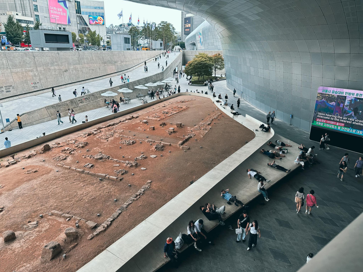 Zaha Hadid i jej Dongdaemun Design Plaza w Seulu