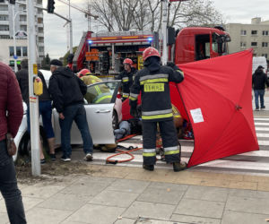 Poważny wypadek na Białołęce. Auto zmiecione przez tramwaj