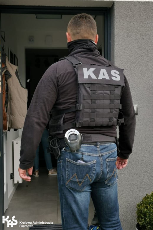 Śląskie: Kolejne zatrzymania w sprawie wielomilionowej karuzeli podatkowej