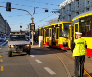 Warszawa zablokowana! Czołowe zderzenie tramwajów na skrzyżowaniu Solidarności i Jana Pawła przy kinie Femina