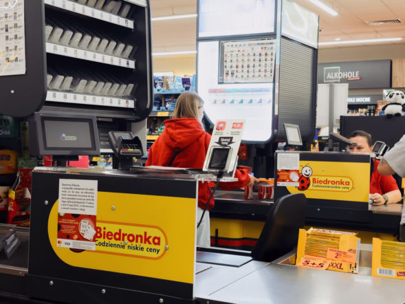 Koniec zakazu handlu i 628 zł dniówki dla kasjerów