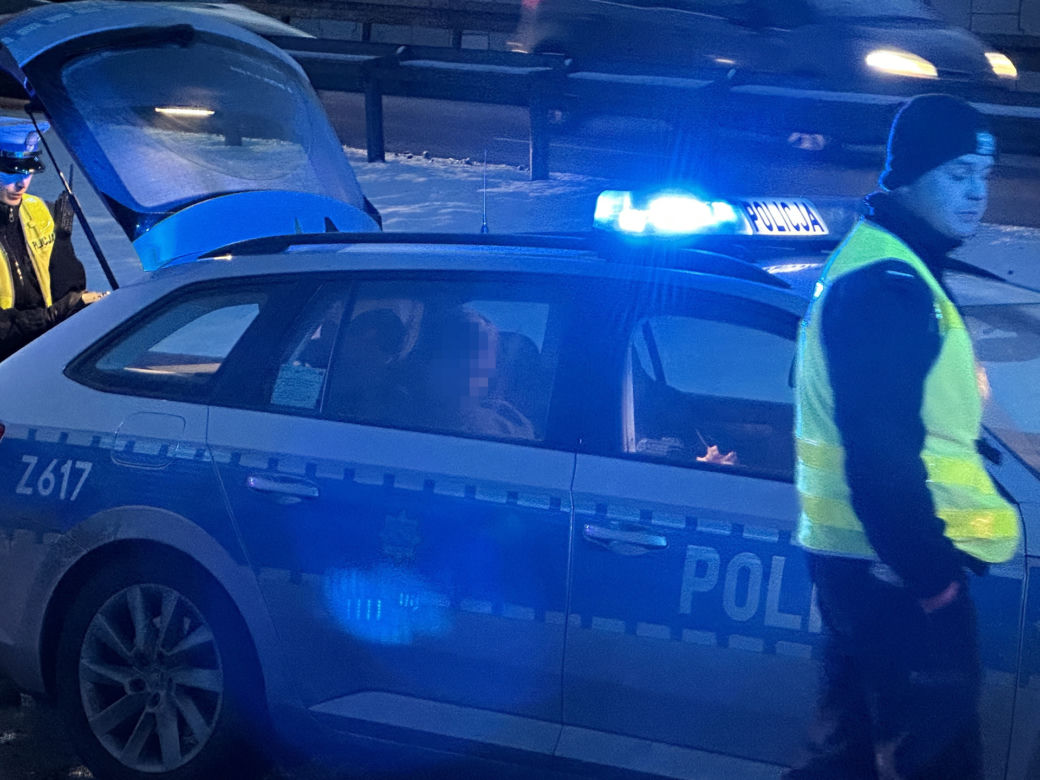  Tajemnicze zatrzymanie na S8 w Warszawie. Kierowca w kajdankach, co tam się wydarzyło?