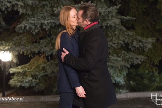 Na dobre i na złe odc. 555. Wiktoria Consalida (Katarzyna Dąbrowska), Tomasz Rzepecki (Ireneusz Czop)