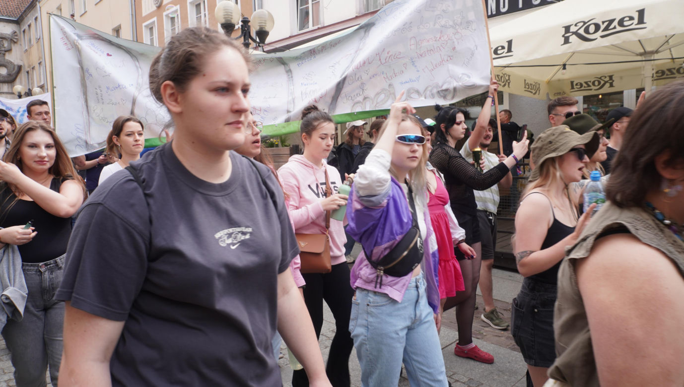 Kortowiada 2024. Parada Wydziałów przeszła ulicami miasta. Studenci tłumnie wzięli udział w imprezie