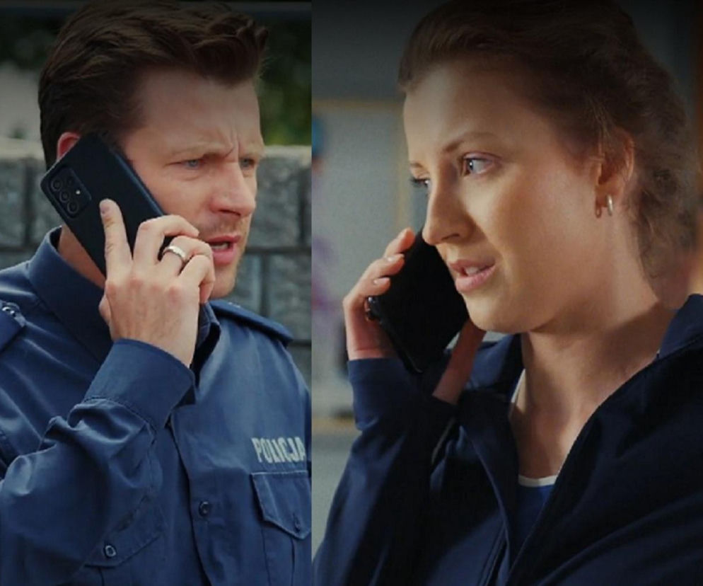 Adam w mundurze policjanta i przejęta Natalka rozmawiają przez telefony. O ich losach w M jak miłość czytaj w SE Superseriale.