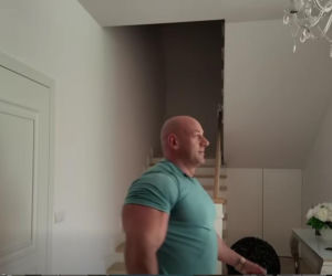Robert Burneika sprzedaje willę