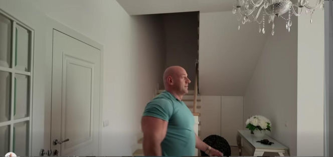 Robert Burneika sprzedaje willę