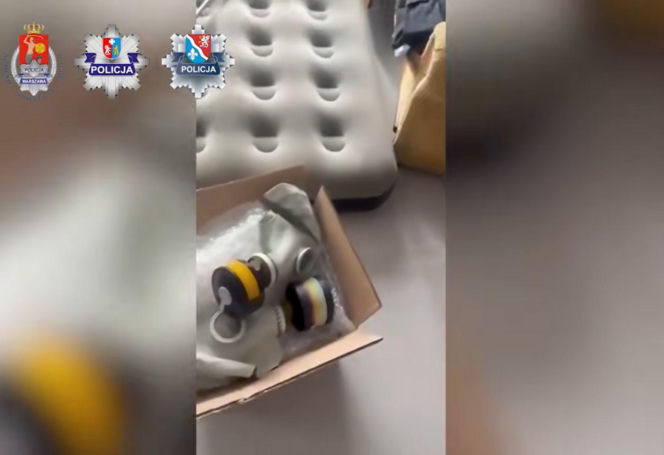 Na terenie posesji w powiecie dębickim funkcjonariusze odkryli kompletną linię produkcyjną, a także ponad 28 kilogramów gotowego mefedronu