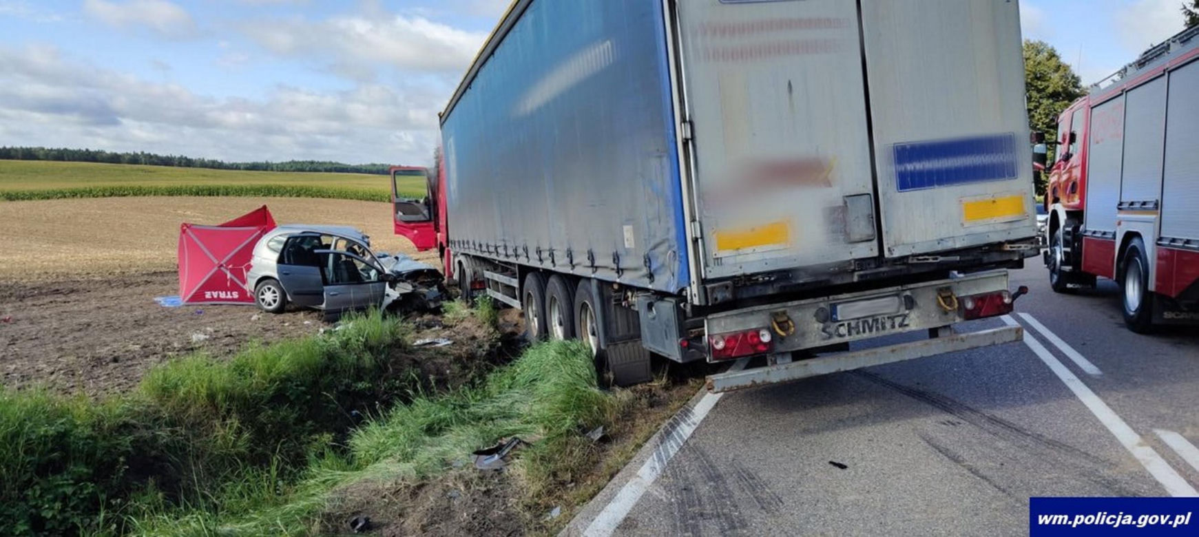 Tragiczny poranek. Kierowca osobówki nie miał szans po zderzeniu z ciężarówką!