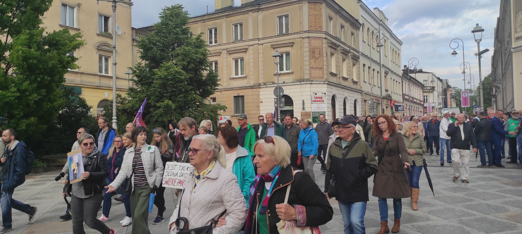 Protest kobiet "Ani jednej więcej!" w Kielcach (14 czerwca 2023)