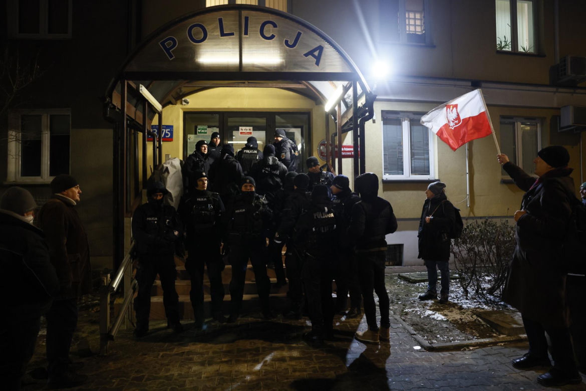 Protes pod komendą na Grenadierów