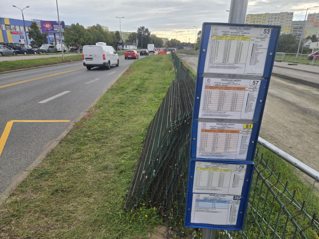 Wyburzają kolejne budynki na Szwederowie. Powstaje nowe torowisko tramwajowe [ZDJĘCIA]