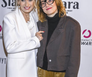 Markowska przytulała męża, Ostałowska zaskoczyła sylwetką, Ścibakówna błyszczała na premierze biografii Rewińskiego