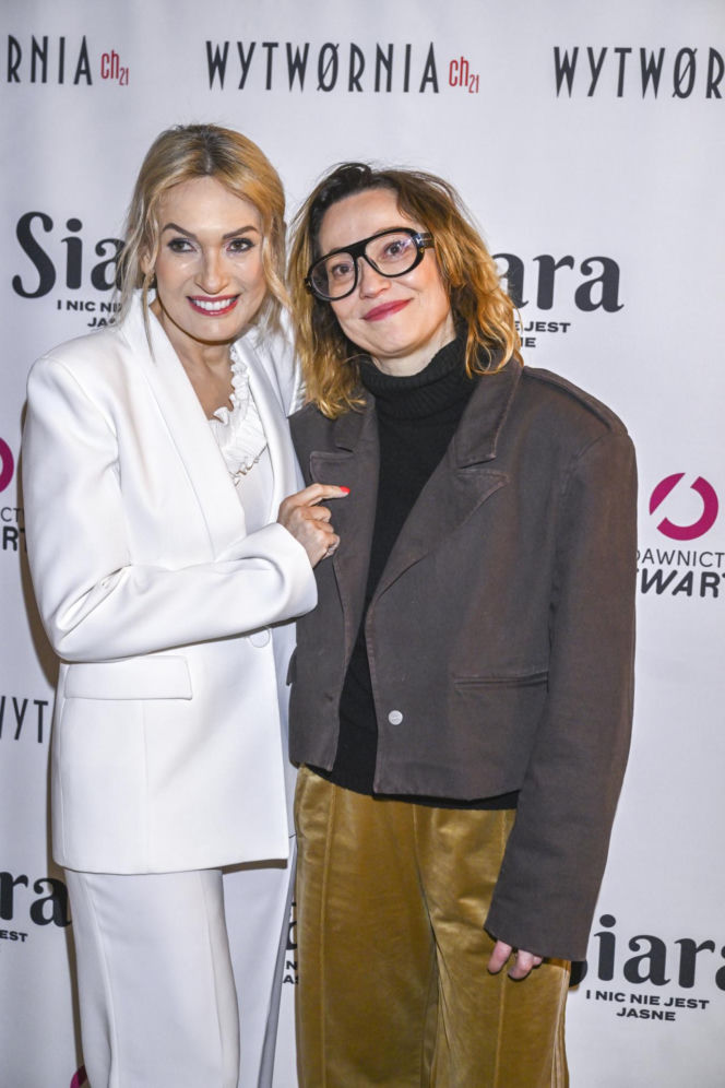 Markowska przytulała męża, Ostałowska zaskoczyła sylwetką, Ścibakówna błyszczała na premierze biografii Rewińskiego