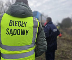 Pociąg zmiażdżył auto, dwie osoby nie żyją! Ruch został wstrzymany