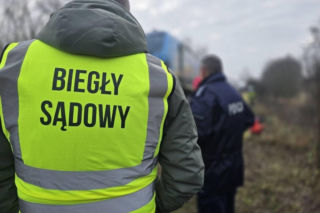 Pociąg zmiażdżył auto, dwie osoby nie żyją! Ruch został wstrzymany