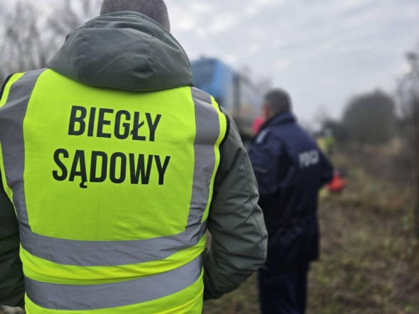 Pociąg zmiażdżył auto, dwie osoby nie żyją! Ruch został wstrzymany