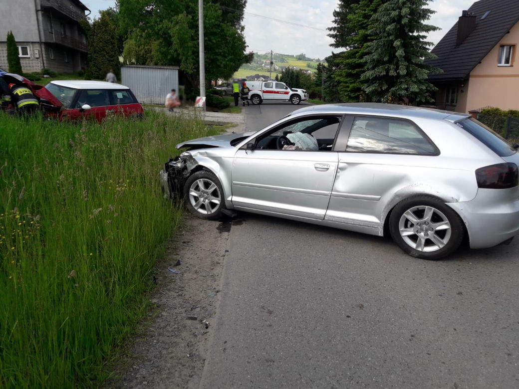 Nowy Sącz: Groźny wypadek na ulicy Juranda. Jedna osoba w szpitalu po zderzeniu trzech samochodów