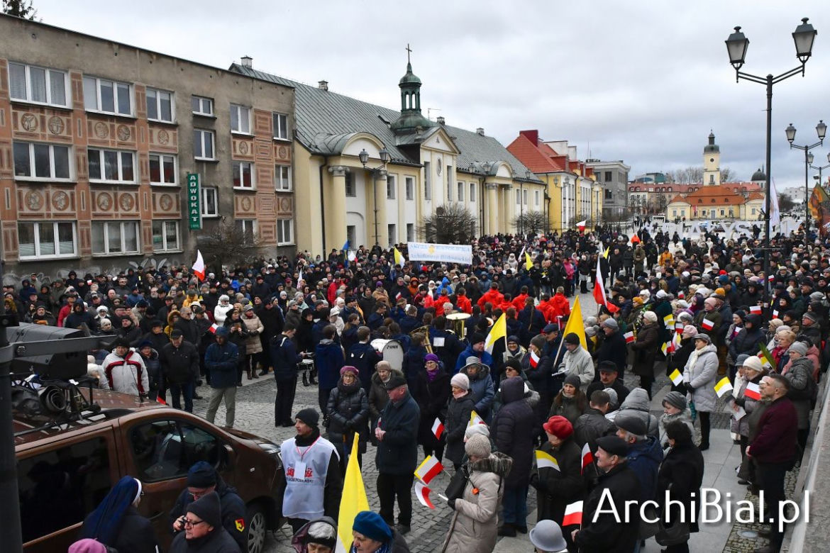Marsz Papieski w Białymstoku. Było 4 tysiące osób. 2 kwietnia 2023