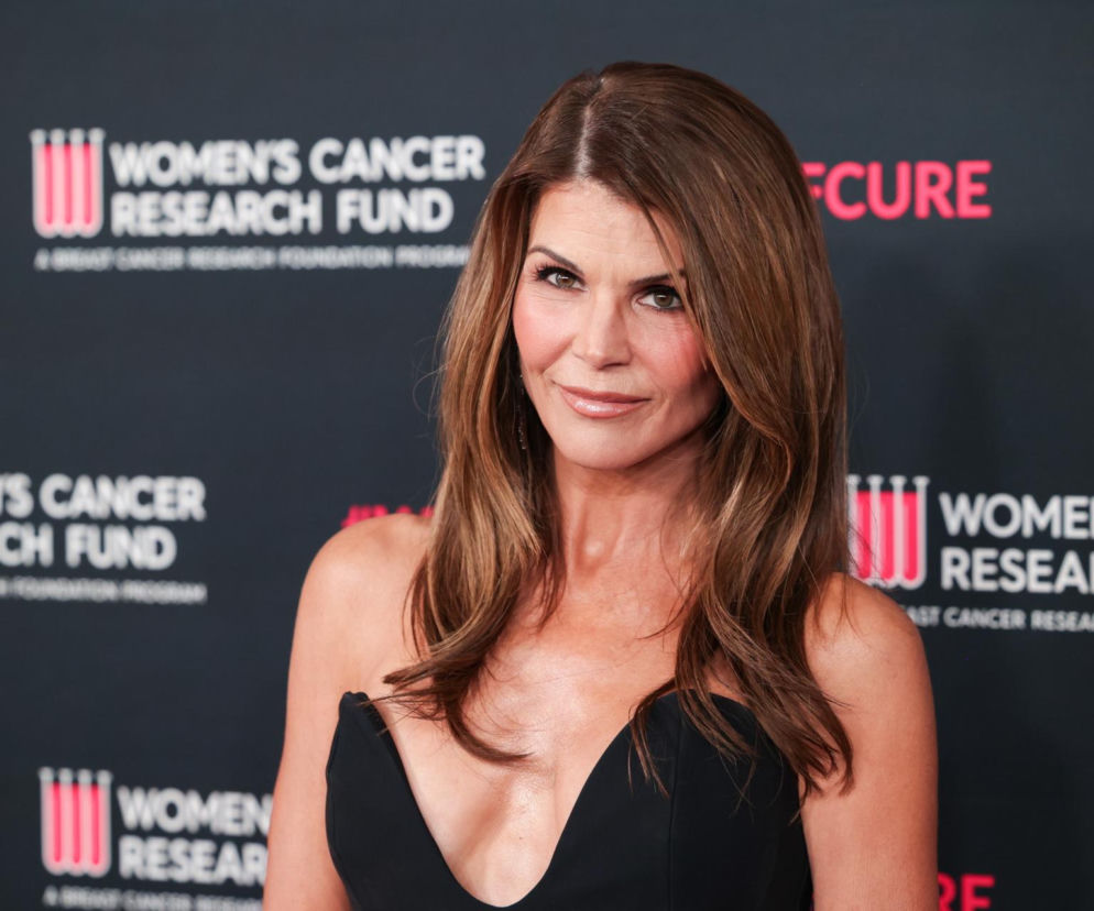 Była gwiazdą uwielbianego serialu, potem trafiła do więzienia. Teraz ma 61 lat, a wygląda na 30