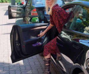 Agnieszka Woźniak-Starak kisi stopy w kozakach za 8000 zł