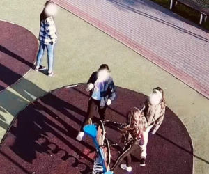 Przasnysz. Małe dziewczynki publicznie napiętnowane! Ostra reakcja na zniszczenie Wembley [ZDJĘCIA]