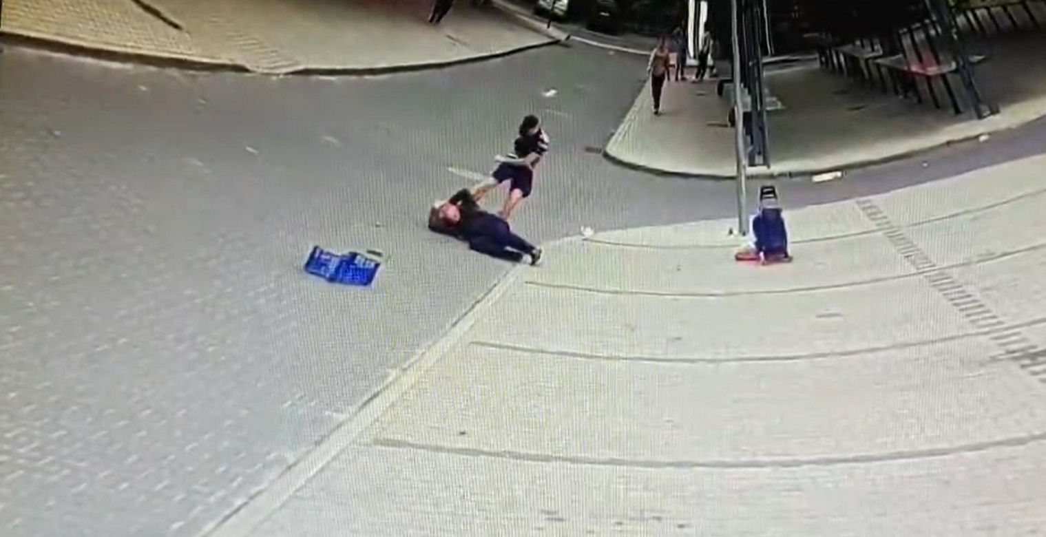 W kilkadziesiąt sekund zabił pana Franciszka. Wstrząsający film z targu w Rawie Mazowieckiej