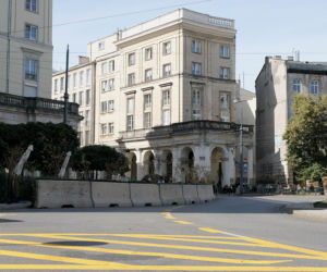 Zwężone ulice na placu zbawiciela