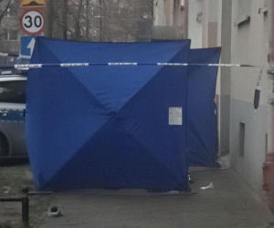 Tragedia w Warszawie. Wyszedł na oblodzony balkon, poślizgnął się i spadł. Nie żyje