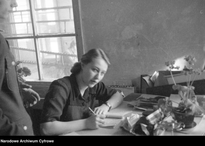 QUIZ PRL. Czy się stoi, czy się leży, trzy tysiące się należy. Tak pracowano w PRL-u