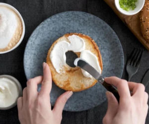 Kremowa moc serków topionych. Ten prosty składnik ma nieskończone możliwości - od sosów po zapiekanki