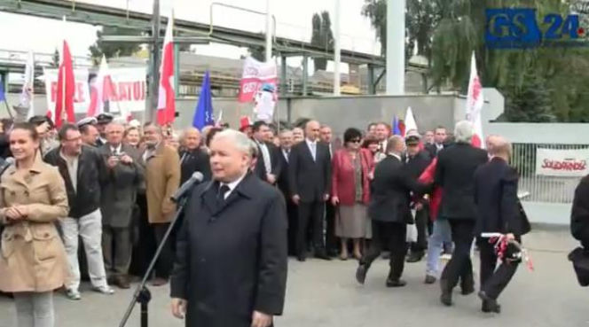 Były stoczniowiec Zbigniew Wysocki z gwoździem na Kaczyńskiego 