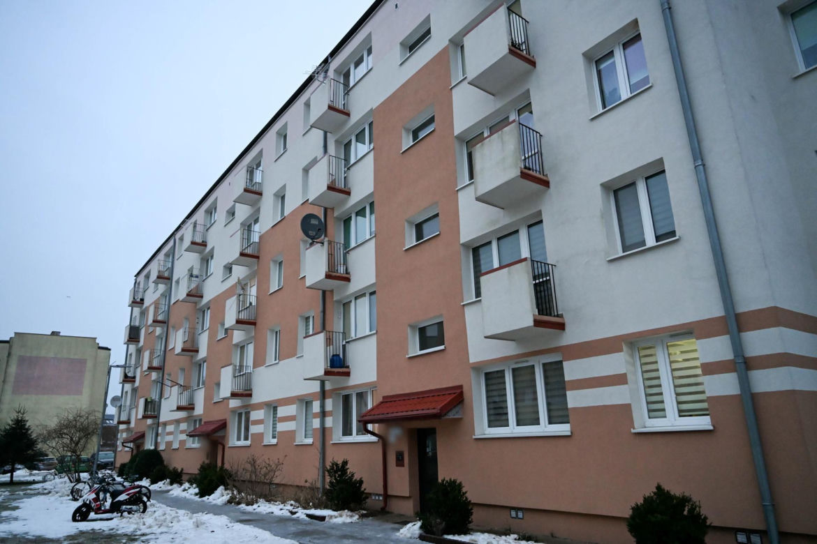 Dwa dni przed tragedią pozowali razem do zdjęcia. Dziś w mieszkaniu przy Bałtyckiej 3 nadal pracują śledczy