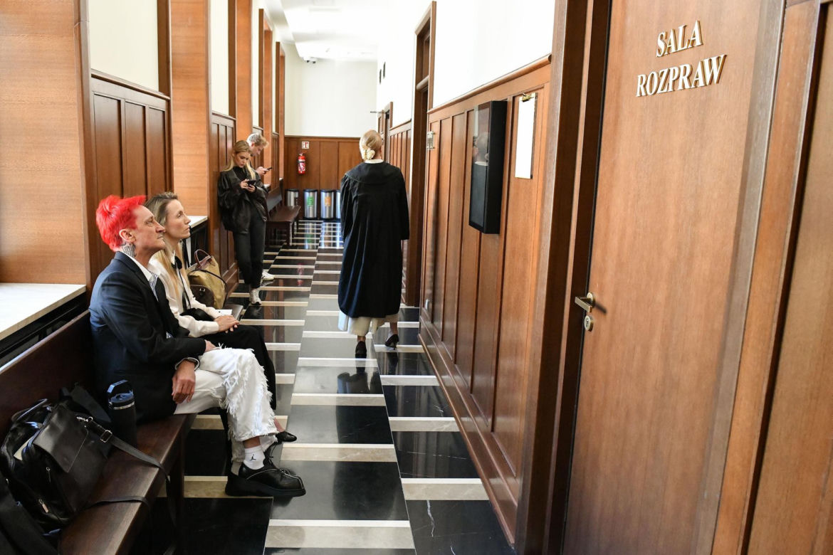 Tak Wiśniewscy wystroili się na swój rozwód. Ubrali się jak na maturę