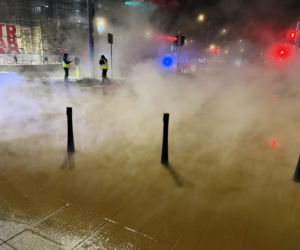 Gorąca chmura spowiła centrum Warszawy. Wielka dziura na środku ulicy. Co się stało?!