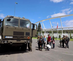 Piknik militarny przed Stadionem Śląskim