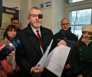 Grzegorz Braun pojawił się w prokuraturze. Nie otrzymał żadnych zarzutów