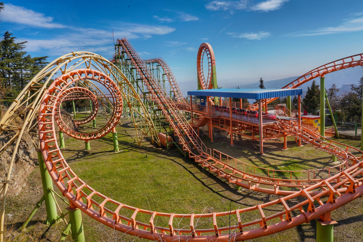 Pokonał raka, uciekł z pożaru, spadł z roller coastera! Kim była ofiara?