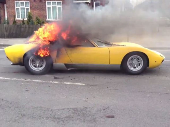 Płonące supersamochody / Lamborghini Miura