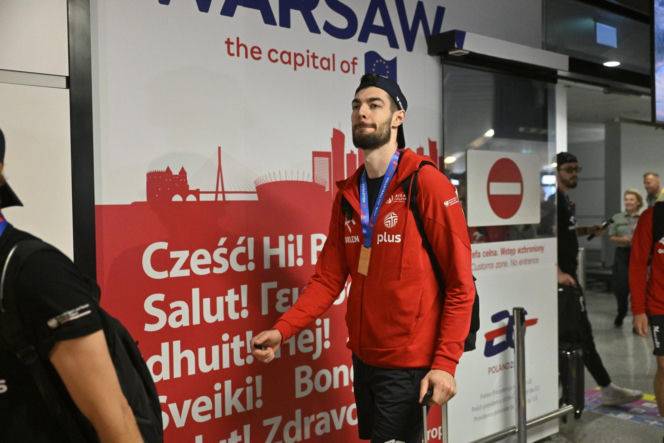 Złoci siatkarze po perypetiach wrócili do Polski