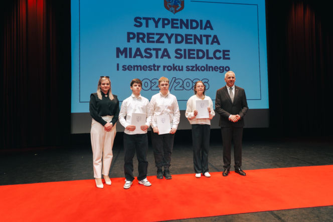 Najzdolniejsi uczniowie odebrali stypendia Prezydenta Miasta Siedlce