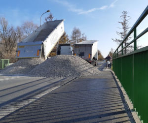 Stan zamkniętego mostu w Ostrowie był TRAGICZNY. Świadczą o tym zdjęcia